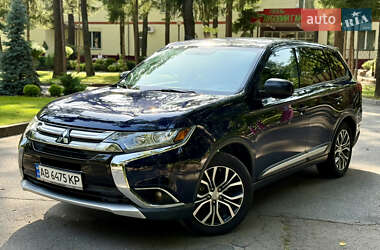 Внедорожник / Кроссовер Mitsubishi Outlander 2017 в 