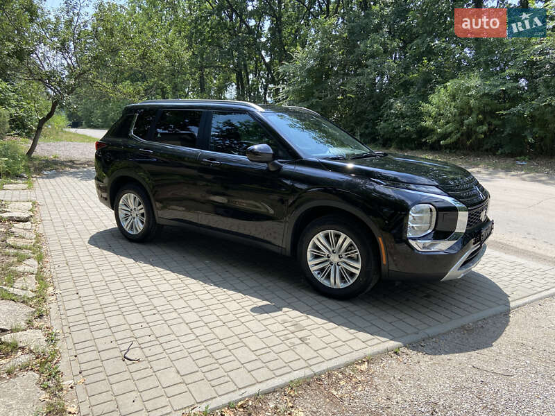 Позашляховик / Кросовер Mitsubishi Outlander 2022 в Умані