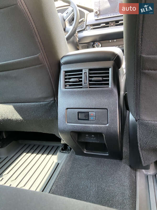 Позашляховик / Кросовер Mitsubishi Outlander 2022 в Умані