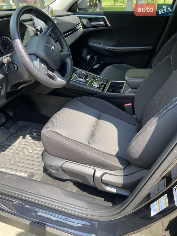 Позашляховик / Кросовер Mitsubishi Outlander 2022 в Умані