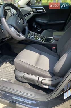 Внедорожник / Кроссовер Mitsubishi Outlander 2022 в 