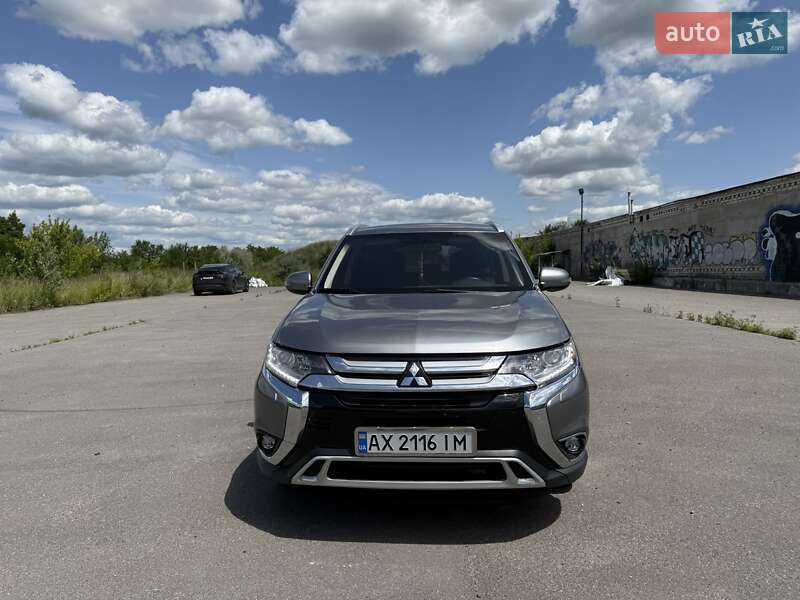 Внедорожник / Кроссовер Mitsubishi Outlander 2017 в Харькове