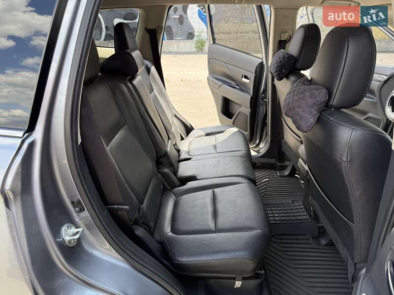 Внедорожник / Кроссовер Mitsubishi Outlander 2017 в Харькове