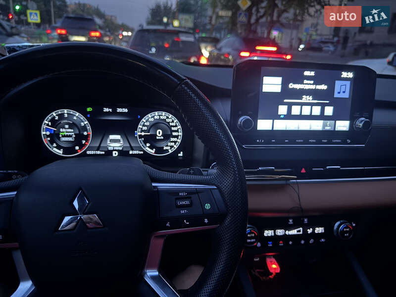 Позашляховик / Кросовер Mitsubishi Outlander 2022 в Івано-Франківську