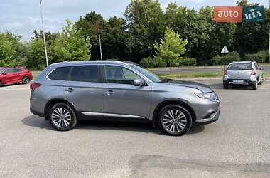 Внедорожник / Кроссовер Mitsubishi Outlander 2020 в 