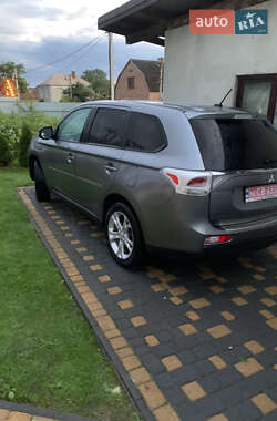 Внедорожник / Кроссовер Mitsubishi Outlander 2013 в Львове