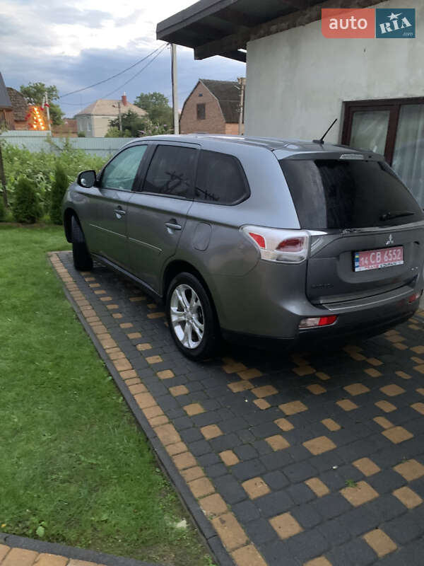 Mitsubishi Outlander 2013