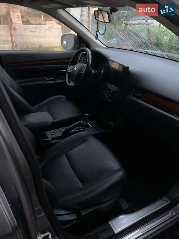 Внедорожник / Кроссовер Mitsubishi Outlander 2013 в Львове