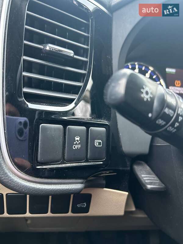 Внедорожник / Кроссовер Mitsubishi Outlander 2017 в Василькове