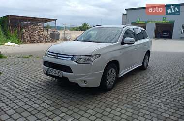 Позашляховик / Кросовер Mitsubishi Outlander 2014 в Чорткові
