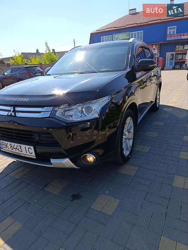 Позашляховик / Кросовер Mitsubishi Outlander 2014 в Рокитному фото 5 Позашляховик / Кросовер Mitsubishi Outlander 2014 в Рокитному