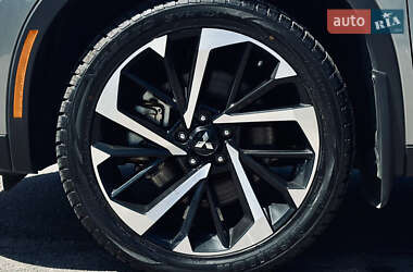 Внедорожник / Кроссовер Mitsubishi Outlander 2022 в 