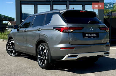 Внедорожник / Кроссовер Mitsubishi Outlander 2022 в 