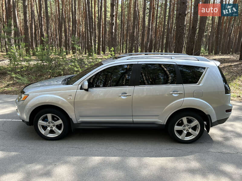 Внедорожник / Кроссовер Mitsubishi Outlander 2009 в Ахтырке
