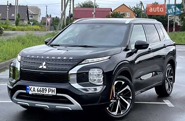 Позашляховик / Кросовер Mitsubishi Outlander 2023 в Києві