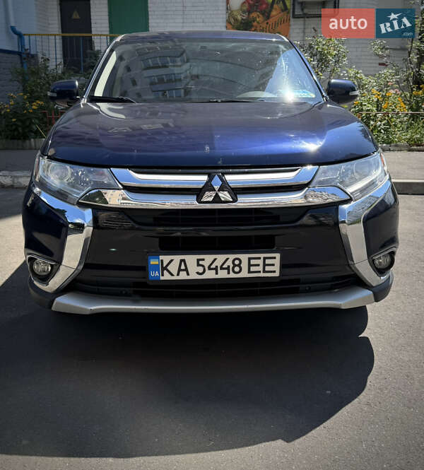 Внедорожник / Кроссовер Mitsubishi Outlander 2017 в Киеве