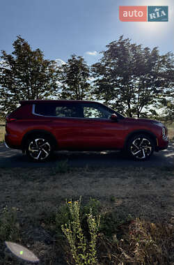 Внедорожник / Кроссовер Mitsubishi Outlander 2023 в 