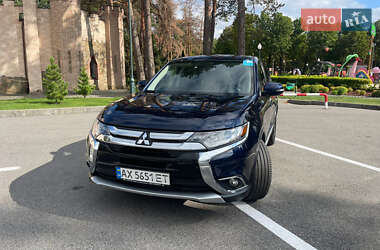 Внедорожник / Кроссовер Mitsubishi Outlander 2016 в Харькове