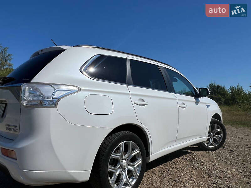 Внедорожник / Кроссовер Mitsubishi Outlander 2014 в Ивано-Франковске