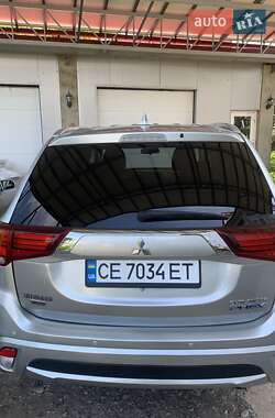 Внедорожник / Кроссовер Mitsubishi Outlander 2018 в 