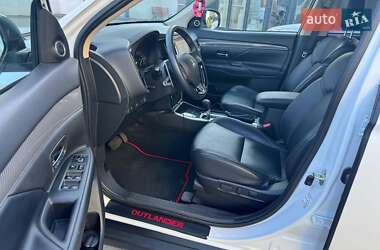 Внедорожник / Кроссовер Mitsubishi Outlander 2021 в Киеве
