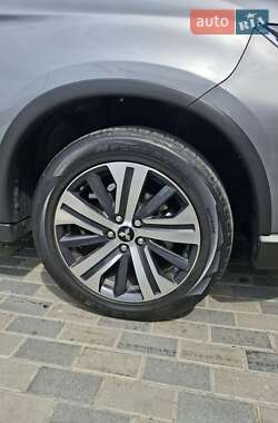 Внедорожник / Кроссовер Mitsubishi Outlander 2020 в 