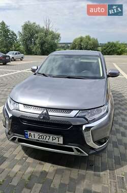 Внедорожник / Кроссовер Mitsubishi Outlander 2020 в 