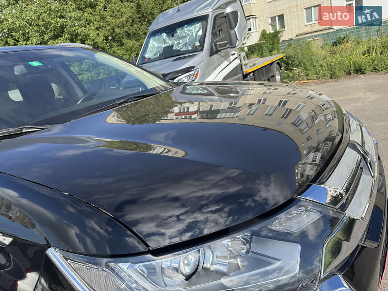 Внедорожник / Кроссовер Mitsubishi Outlander 2016 в Сумах