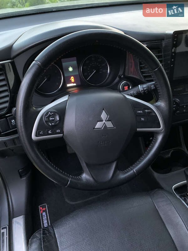 Внедорожник / Кроссовер Mitsubishi Outlander 2013 в Львове