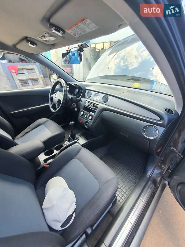 Внедорожник / Кроссовер Mitsubishi Outlander 2006 в Виннице фото 7 Внедорожник / Кроссовер Mitsubishi Outlander 2006 в Виннице