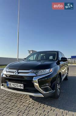 Позашляховик / Кросовер Mitsubishi Outlander 2017 в Миколаєві