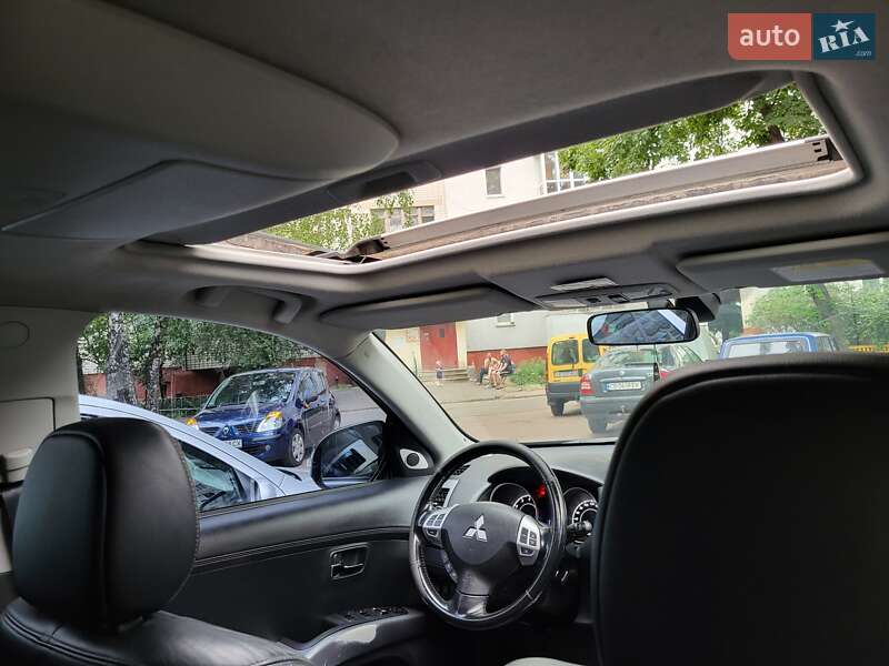 Позашляховик / Кросовер Mitsubishi Outlander 2010 в Чернігові
