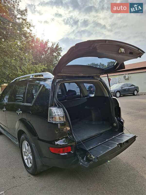 Позашляховик / Кросовер Mitsubishi Outlander 2010 в Чернігові