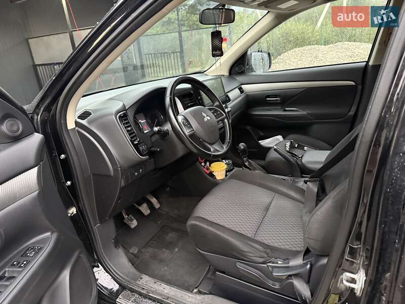 Внедорожник / Кроссовер Mitsubishi Outlander 2013 в Скале-Подольской