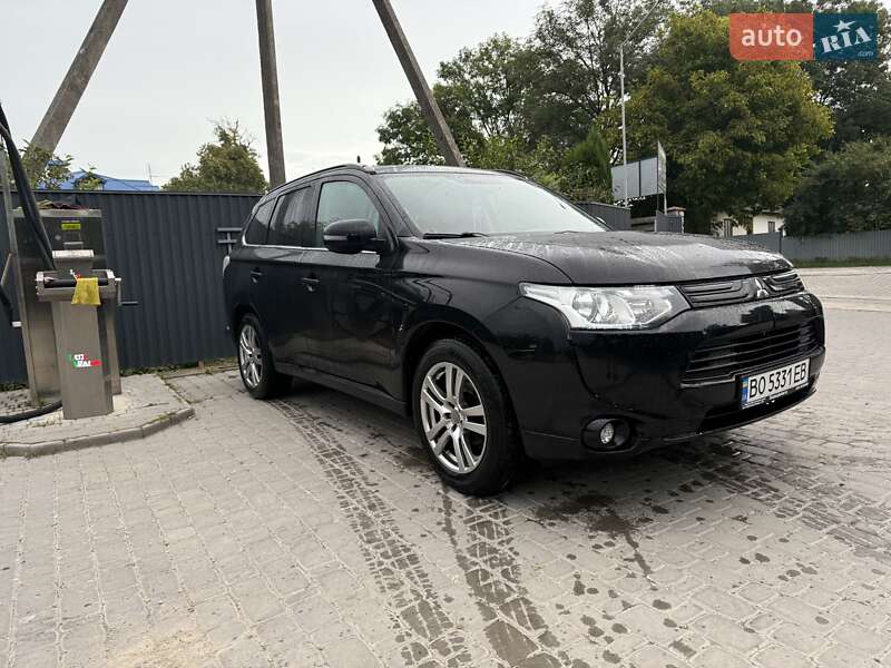 Внедорожник / Кроссовер Mitsubishi Outlander 2013 в Скале-Подольской