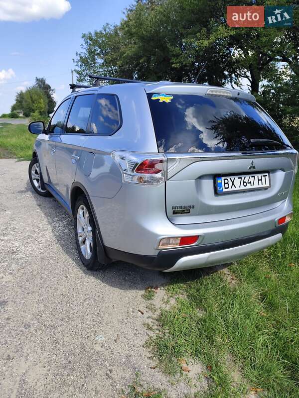 Внедорожник / Кроссовер Mitsubishi Outlander 2014 в Хмельницком