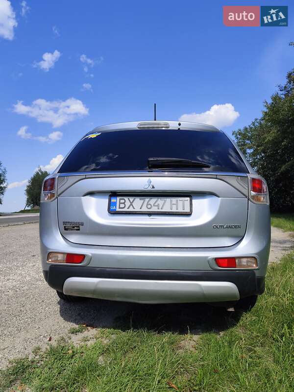 Внедорожник / Кроссовер Mitsubishi Outlander 2014 в Хмельницком
