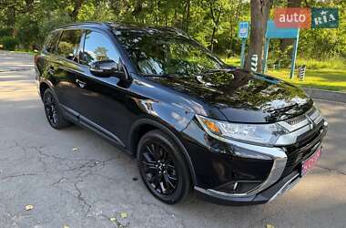 Внедорожник / Кроссовер Mitsubishi Outlander 2019 в Киеве