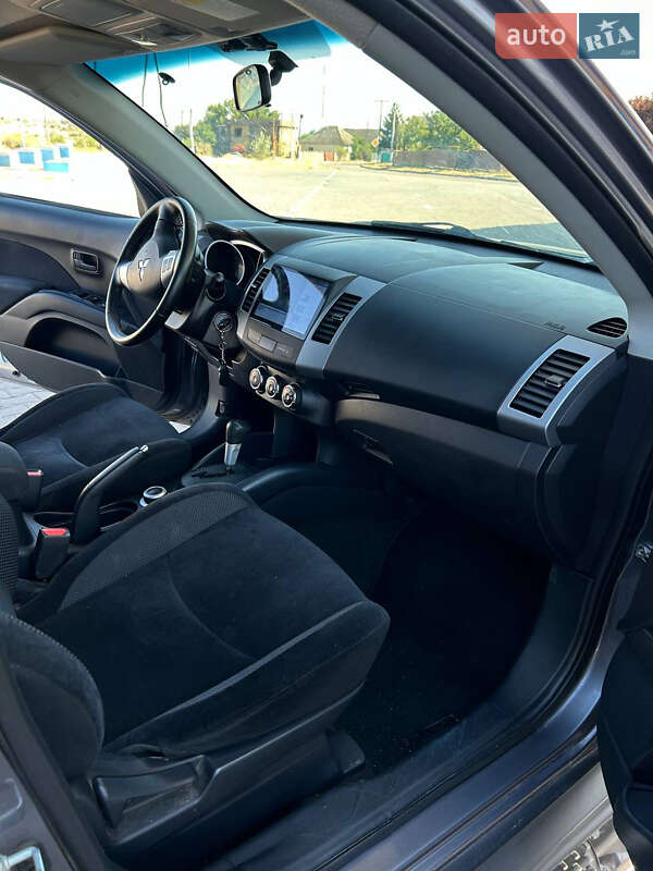Внедорожник / Кроссовер Mitsubishi Outlander 2010 в Измаиле
