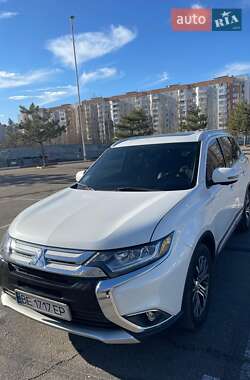 Внедорожник / Кроссовер Mitsubishi Outlander 2017 в Николаеве