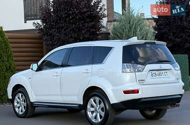 Внедорожник / Кроссовер Mitsubishi Outlander 2011 в 