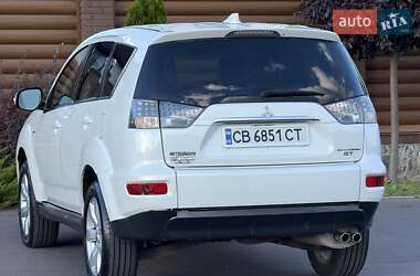 Внедорожник / Кроссовер Mitsubishi Outlander 2011 в 