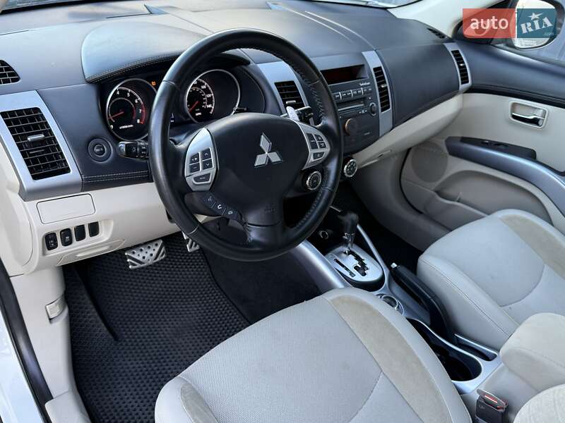 Внедорожник / Кроссовер Mitsubishi Outlander 2011 в Киеве