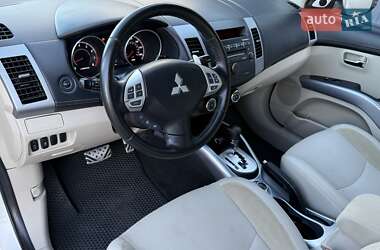 Внедорожник / Кроссовер Mitsubishi Outlander 2011 в 