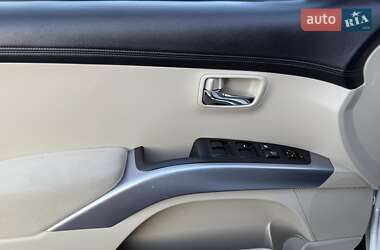 Внедорожник / Кроссовер Mitsubishi Outlander 2011 в 