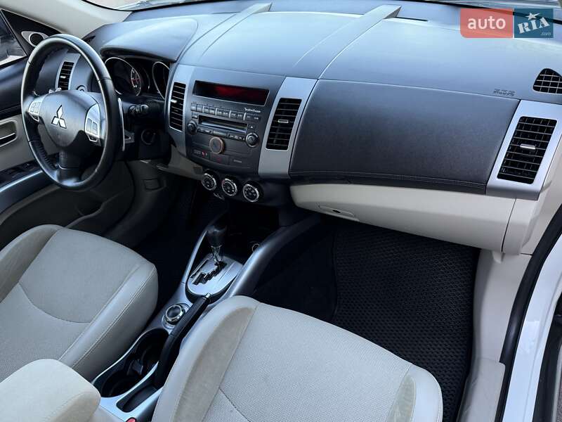 Внедорожник / Кроссовер Mitsubishi Outlander 2011 в Киеве