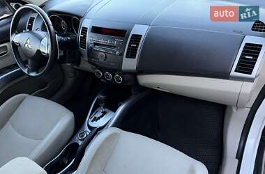 Внедорожник / Кроссовер Mitsubishi Outlander 2011 в 