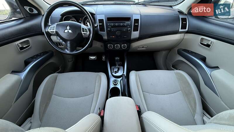 Внедорожник / Кроссовер Mitsubishi Outlander 2011 в Киеве