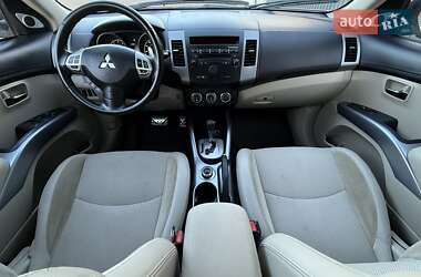 Внедорожник / Кроссовер Mitsubishi Outlander 2011 в 