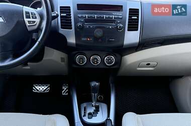 Внедорожник / Кроссовер Mitsubishi Outlander 2011 в 